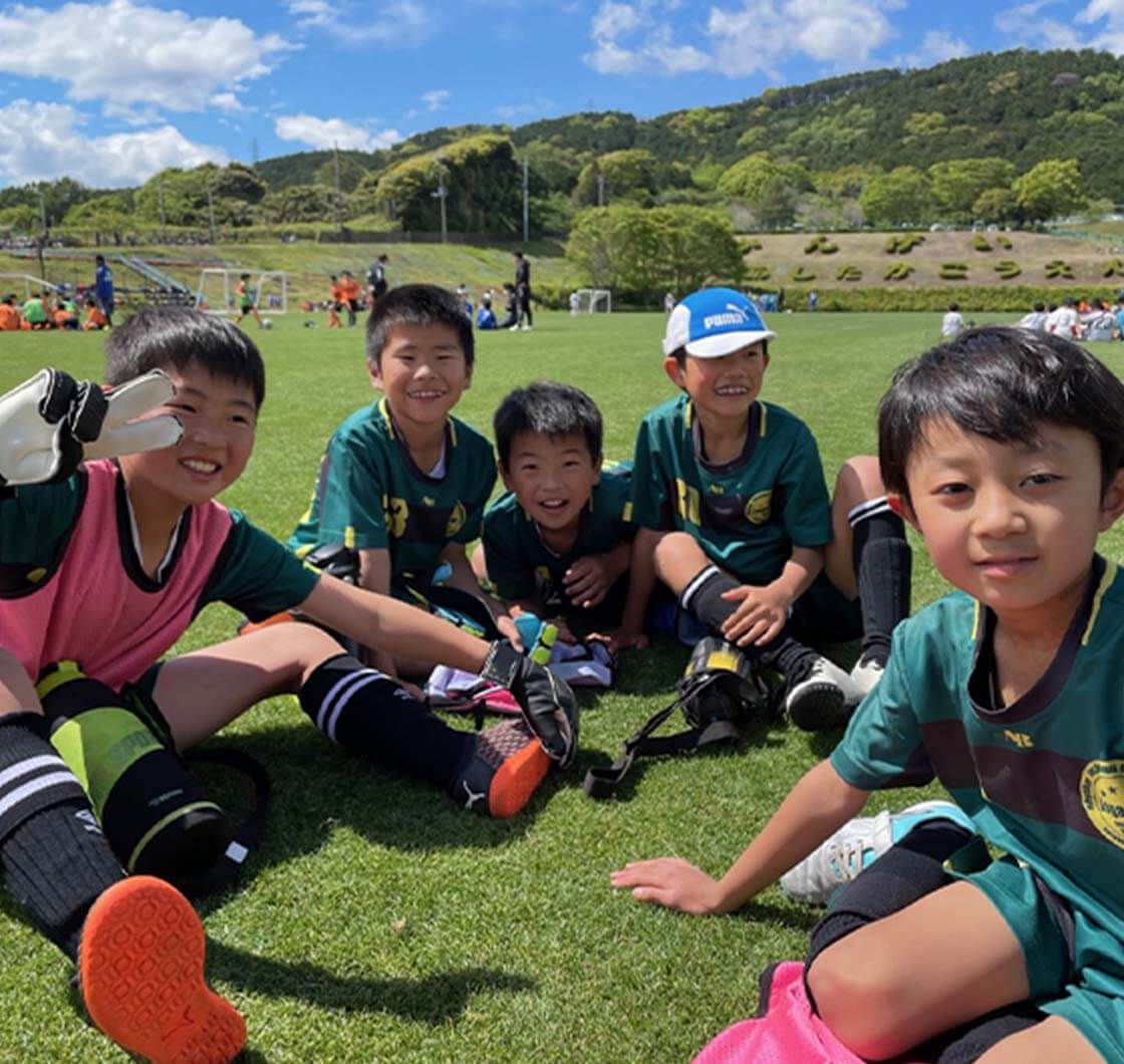 選手たちが楽しそうに笑っているオフショット